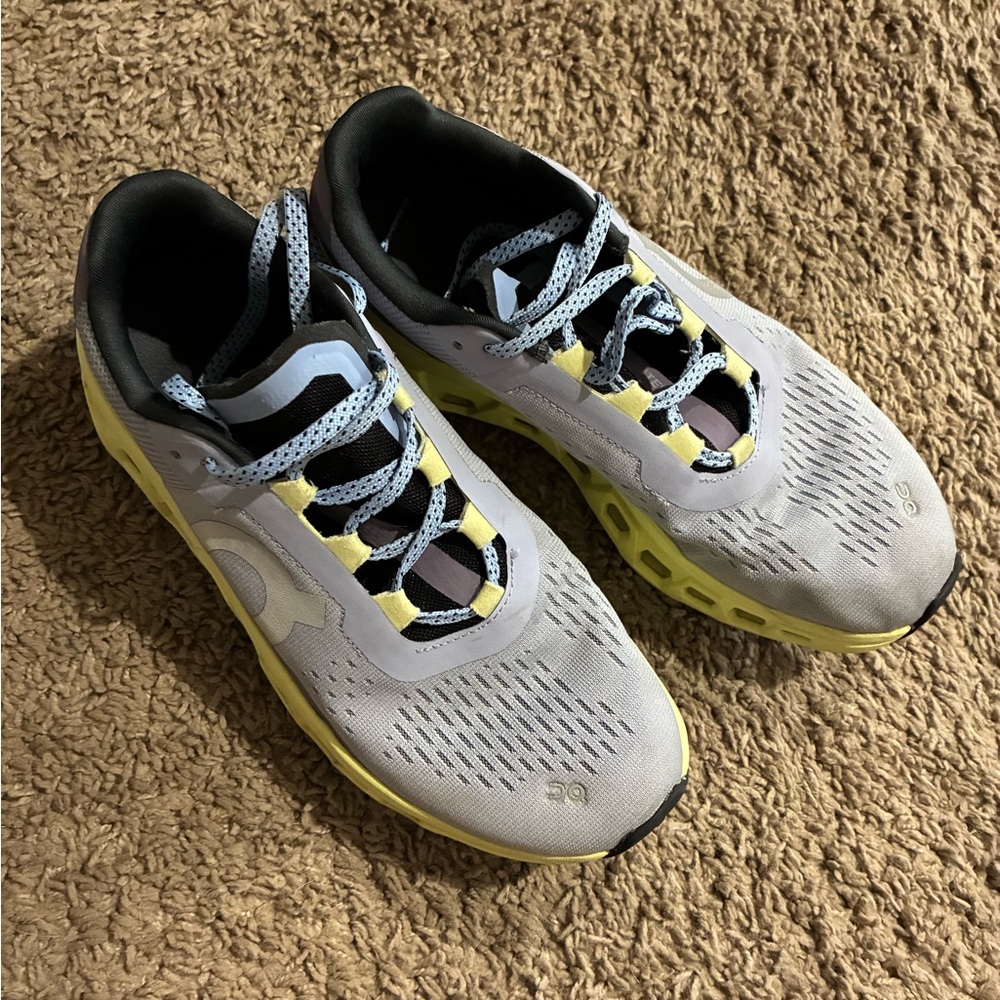 On Running Women's Athletic Shoes in Light Gray and Yellow - Picture 6 of 10